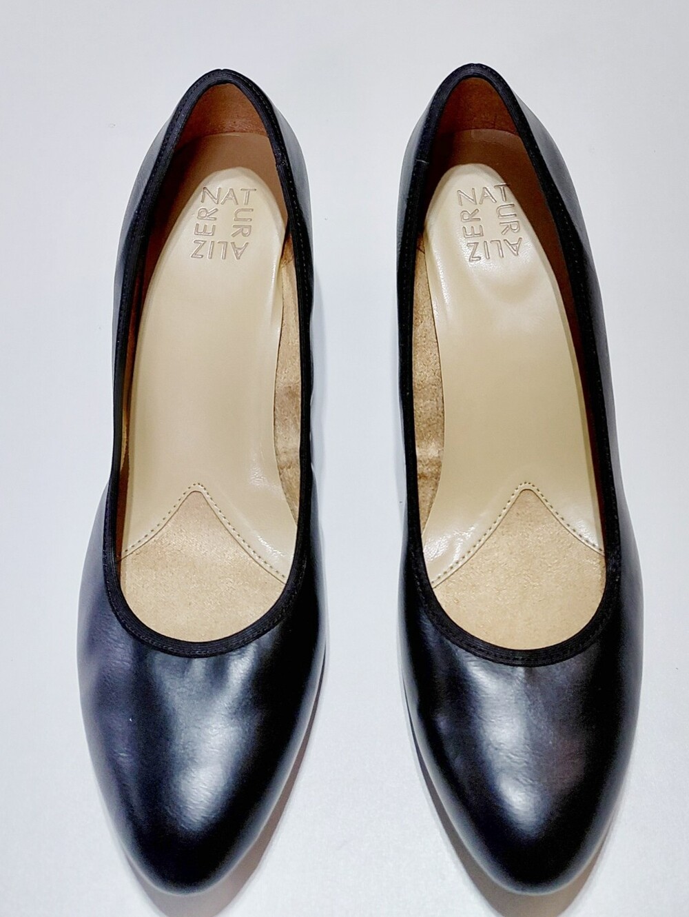 NATURALIZER  Women's Naomi Black Round-Toe Pumps Size 11M